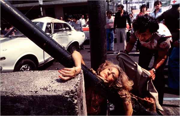 Adela Legarreta Rivas atropellada por un Datsun, 1979 © Enrique Metinides