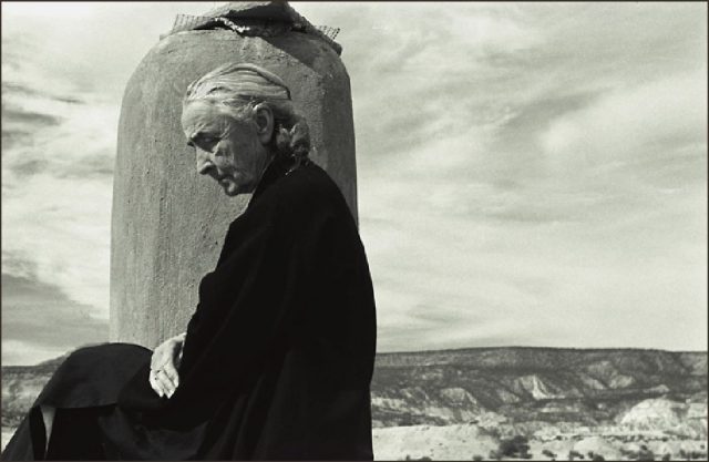 Georgia O’Keeffe en her Roof © John Loengard