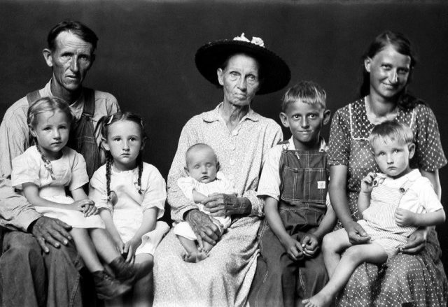 George & Ethel Gage with his mother Ida center and children Loretta Ida Ivory Jessie & Leon © Mike Disfarmer