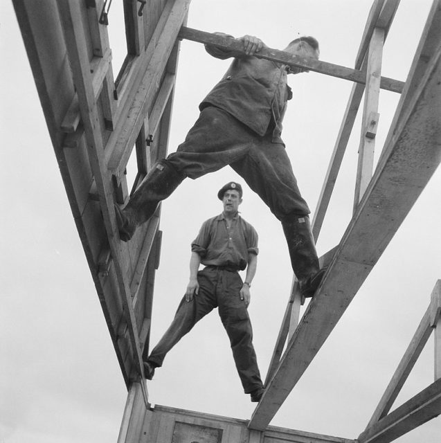 Barakkenbouw (1945), Carel Blazer Barakkenbouw (1945), Carel Blazer